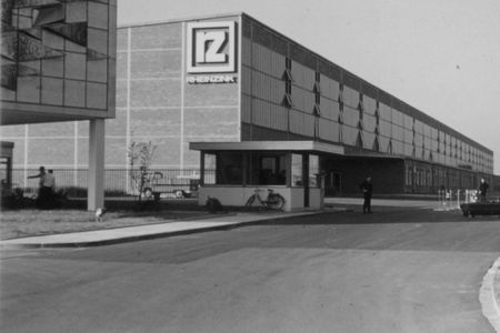 Production hall and entrance of the RHEINZINK factory site