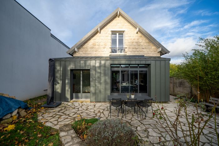 Extension en zinc prePATINA ardoise d'une maison individuelle à l'Isle Adam