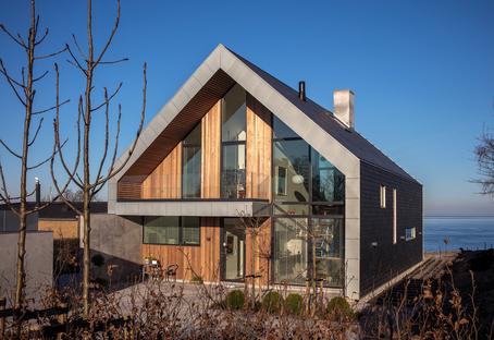 Sandal Strandsti Wohnhaus RHEINZINK prePATINA blaugrau und Holz